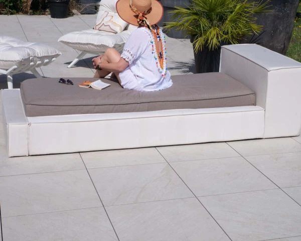 Bain De Soleil Une Place Taupe Et Beige Esprit Futon "Saint Tropez"