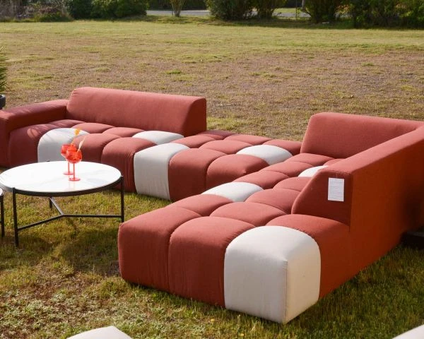 Canapé Extérieur Avec Angle Retour Gauche Tissu Rouge Et Beige Sunbrella "Lazy Beach"