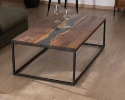 Table Basse Style Ethnique Acacia Massif Avec Insert Résine "Membatu" Structure Métal Noire