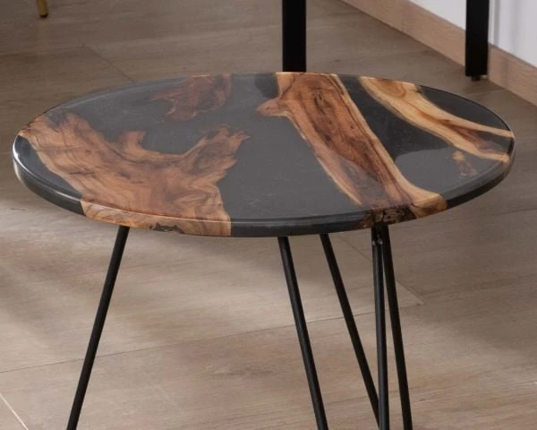 Petite Table D'appoint Ronde Style Ethnique En Acacia Et Résine Avec Pieds Métal "Membatu" – Image 2