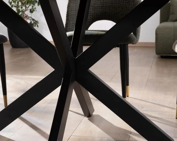 Table De Repas Carrée 140cm Acacia Finition Chevrons Pieds Métal Noir Croisés "Géonidum" – Image 7