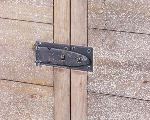 Buffet En Manguier Blanchi Et Métal Style Coffre Vintage "Voyage" – Image 5