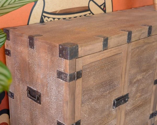 Buffet En Manguier Blanchi Et Métal Style Coffre Vintage "Voyage" – Image 4