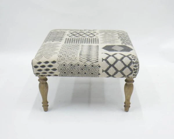 Repose-pieds Gris Motif Patchwork Et Pieds En Bois Naturel "Sofia" – Image 5